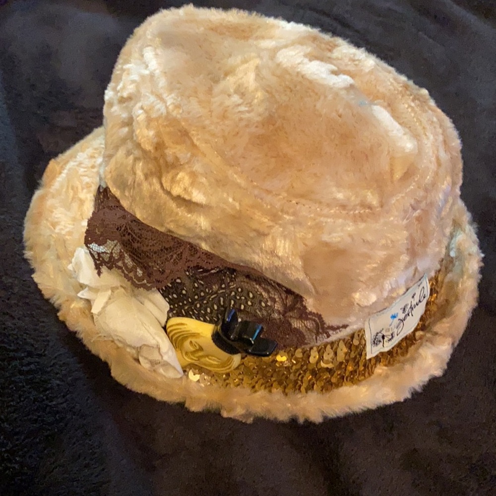 Hat - Picture 2 of 4